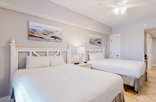 Baytowne Wharf Condo | Modern studio condo with pool, tennis, & golf