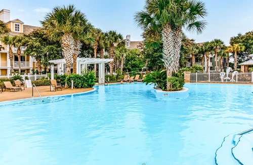 Baytowne Wharf Condo | Modern studio condo with pool, tennis, & golf