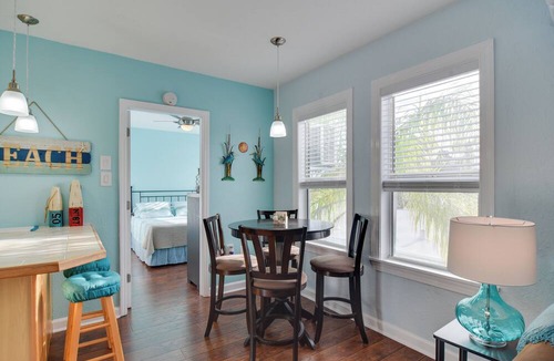 Madeira Beach Apartment | Walk to Madeira Beach: Family Resort Condo