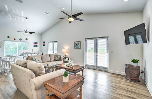 Port Tampa City Cottage | Family-friendly Tampa Home < 3 Mi to Ocean!