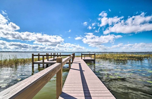 Tavares Cottage | Waterfront Lake Dora Escape w/Private Dock & Slip