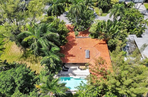 North Bay Village Cottage | Hidden Miami Gem w/ Pool, BBQ & Minutes to Beach!