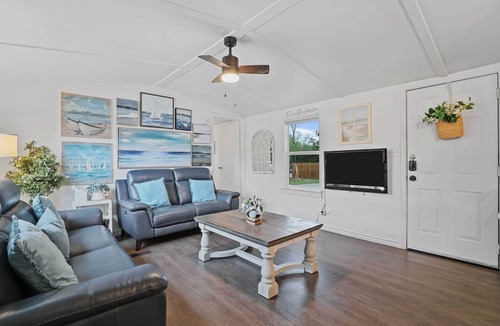 Lake Dallas Cottage | Boat & Fish on Lewisville Lake: Pet-friendly Haven