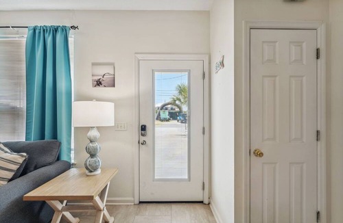 Biltmore Beach Cottage | Beach Walkers 2 Bedroom Cottage