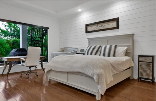 Panther Creek House | Houston Tranquil Lakefront living & Tropical Pool