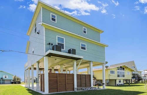 Bermuda Beach Cottage | A Salty Kiss by Ryson Vacation Rentals
