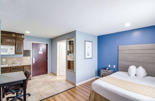 Lakeview  Jefferson County Hotel | Rodeway Inn & Suites Port Arthur - Groves