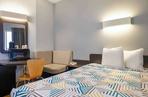 Texas City Hotel | Motel 6 Texas City, TX - I-45 South