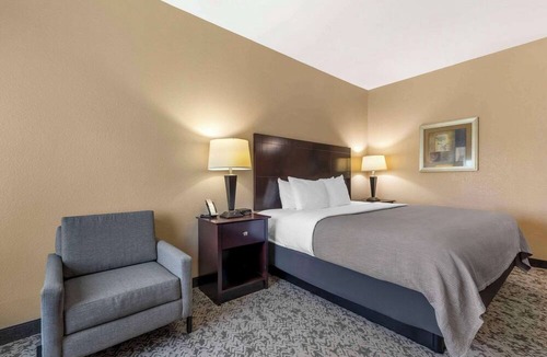 Groesbeck Hotel | Quality Inn & Suites Groesbeck North