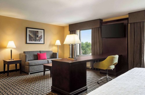 Pine Bluff Hotel | Hampton Inn and Suites Pine Bluff