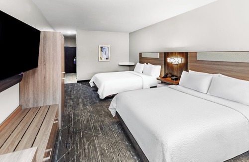 Henderson Hotel | Holiday Inn Express and Suites Henderson by IHG