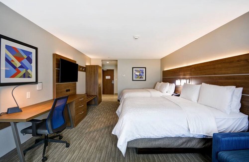 El Lago Hotel | Holiday Inn Express & Suites Houston NASA - Boardwalk Area by IHG