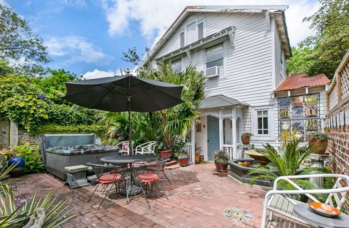 Faubourg Marigny House | B&W Courtyards