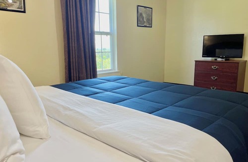 Blanco Hotel | Candlelight Inn & Suites Hwy 69 near McAlester