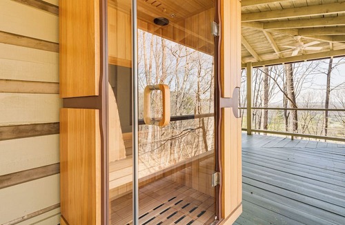 Fort Payne Cottage | Deck, Sauna & Mtn View! Fort Payne Cabin