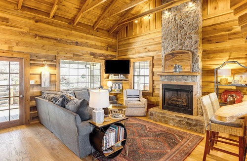 Fort Payne Cottage | Deck, Sauna & Mtn View! Fort Payne Cabin