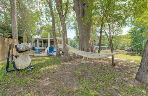 Bushnell Cottage | Bushnell Riverside Retreat w/Hot Tub & Game Shed