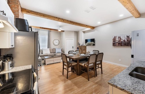 Fort Worth Cottage | Stockyards- 4min Pet Friendly 3BR Luxe Gem
