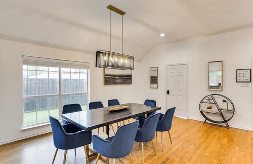 Irving Cottage | Impressive 5BR 3B Home With Pool, Game Room & Cinema Room