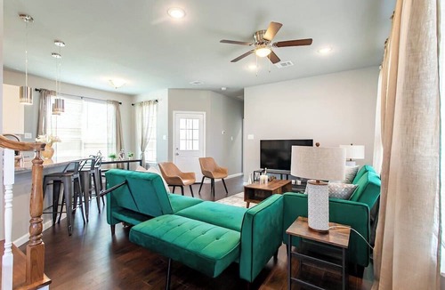 Central Arlington Cottage | 4BR Home in the Heart of Cowboy Nation!