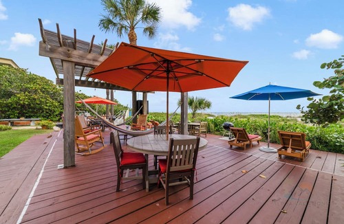 Cocoa Beach Cottage | Beach & Resort Access - Pets, Games & Fire Pit