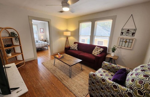Greater Heights House | Quiet Heights Hideaway Walk to Restaurants