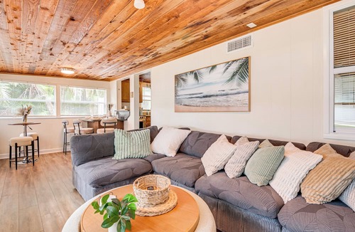 Merritt Island Cottage | Merritt Island Home w/Deck & River View!
