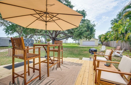 Merritt Island Cottage | Merritt Island Home w/Deck & River View!