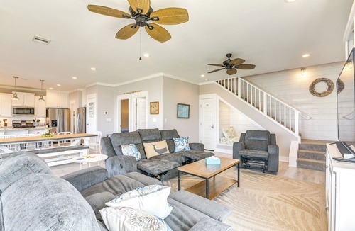 Crystal Beach Cottage | 1 Block to Shore: Crystal Beach Gem, Deck & Views