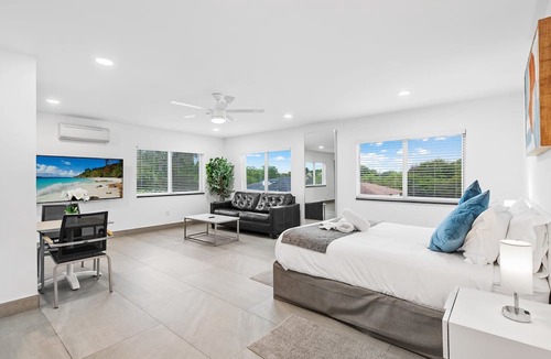 Deerfield Beach Apartment | Unique Retreat - Unit C: Charming 2nd-floor Escape