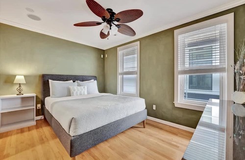 Independence Square Apartment | Stones Throw Beachfront Premier Suite 4 Views