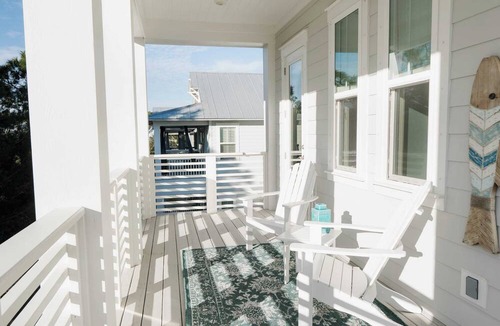 Santa Rosa Beach Cottage | Serenity by the Sea by Avantstay Walk to Beach + Pool Access!