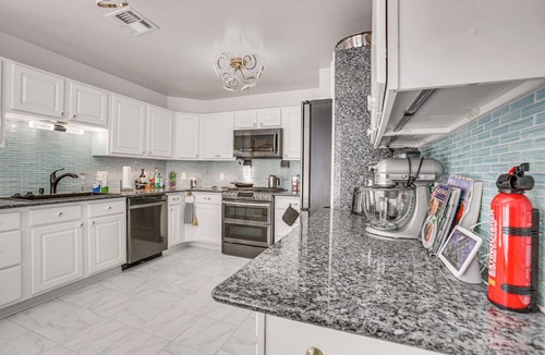 Algiers House | Inviting New Orleans Home w/Theater & Grill!