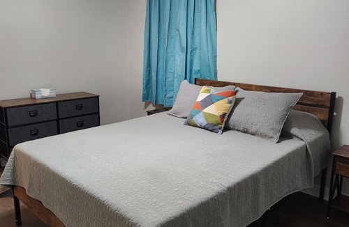 Denham Springs House | Simply Stay sleeps up to 8 people and is conveniently located right off the I-12
