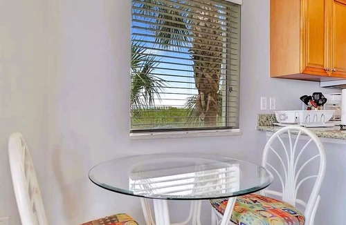 St. Petersburg - Clearwater Apartment | The Bayview a Quaint 1 1 Balcony on the bay