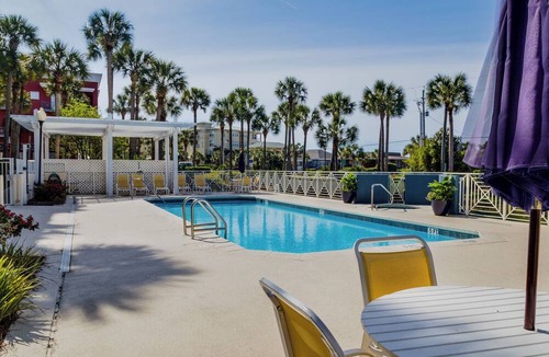 Gulf Place Condo | Modern + New Construction & Gulf Views; 3 Pools & Steps to Beach