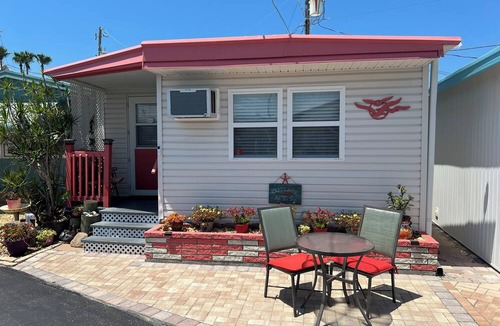 Bradenton Beach Cottage | Amazing Community Amenities! - Flip Flop Fantasy at Pines Park