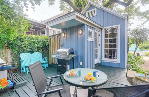 San Jacinto Cottage | Private Spa & Seawall: Dog-friendly Galveston Gem