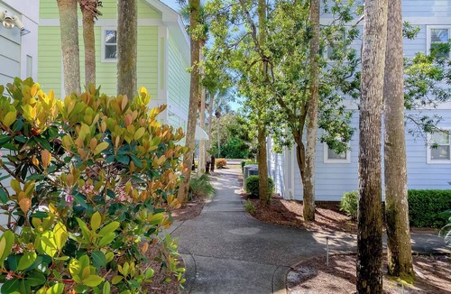 Crystal Beach Condo | New Listing! Pool & Beach Service Included!