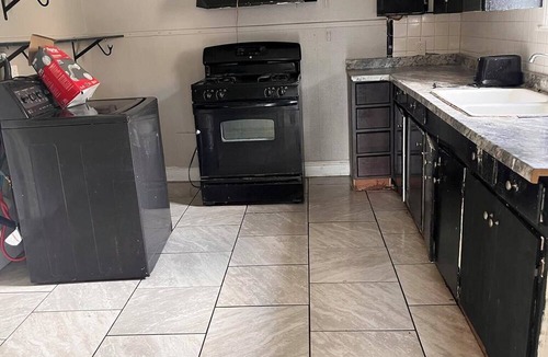 Beaumont House | Cozy 2-Bed Retreat in Vibrant Beaumont, TX