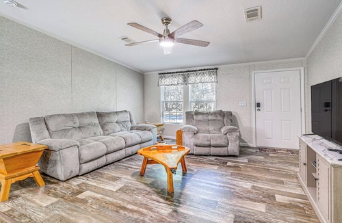 Citrus Springs Cottage | 7 Mi to Crystal River: Home w/Yard & Fire Pit!