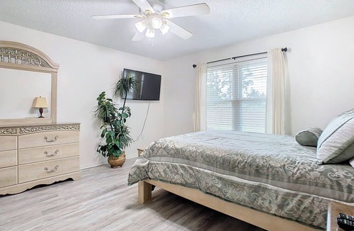 Port Malabar House | Beautiful Spacious 4 BRs Brick Villa-Pet Friendly