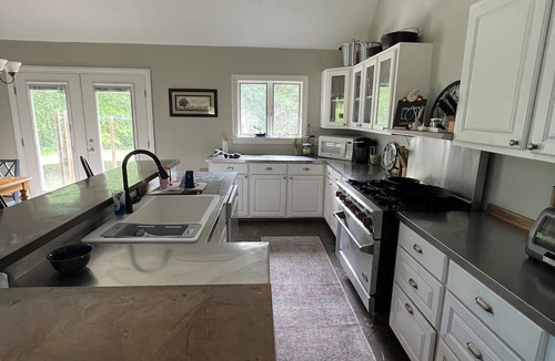 Ruth Cabin | Relax and Enjoy this Cozy cabin on 120+ acres along the bogue chitto river.