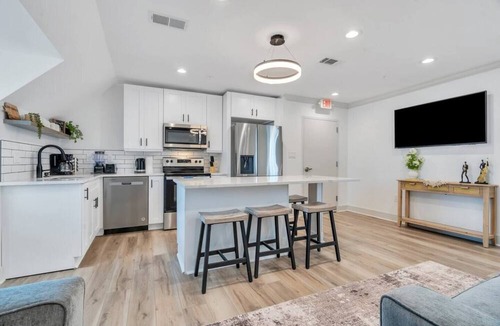 Tulane - Gravier House | Mid-City Sanctuary in NOLA: 3BR, 2BA NOLA Haven - Experience Jazz Culture