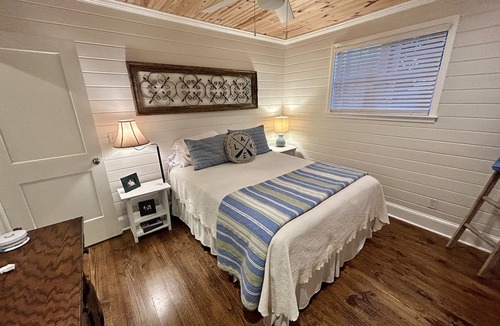 Dundee House | The Bella Luna on Moon Lake near Clarksdale, MS