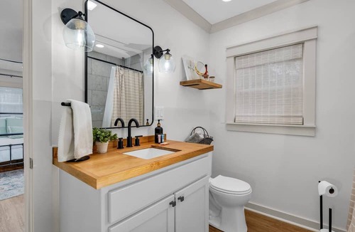 Columbus House | West Lowndes Country Cottage