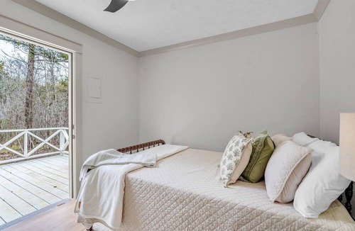 Columbus House | West Lowndes Country Cottage