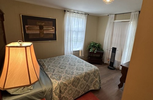 Poplarville Cabin | Cozy 2-bedroom cabin with WiFi, AC on the Pearl River in Angie, LA.