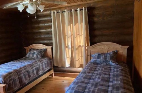 Tylertown Cabin | Less than 10 minutes to Paradise Ranch Resort Campground