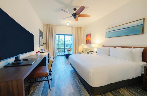 North Naples Hotel | The Perry Hotel Naples